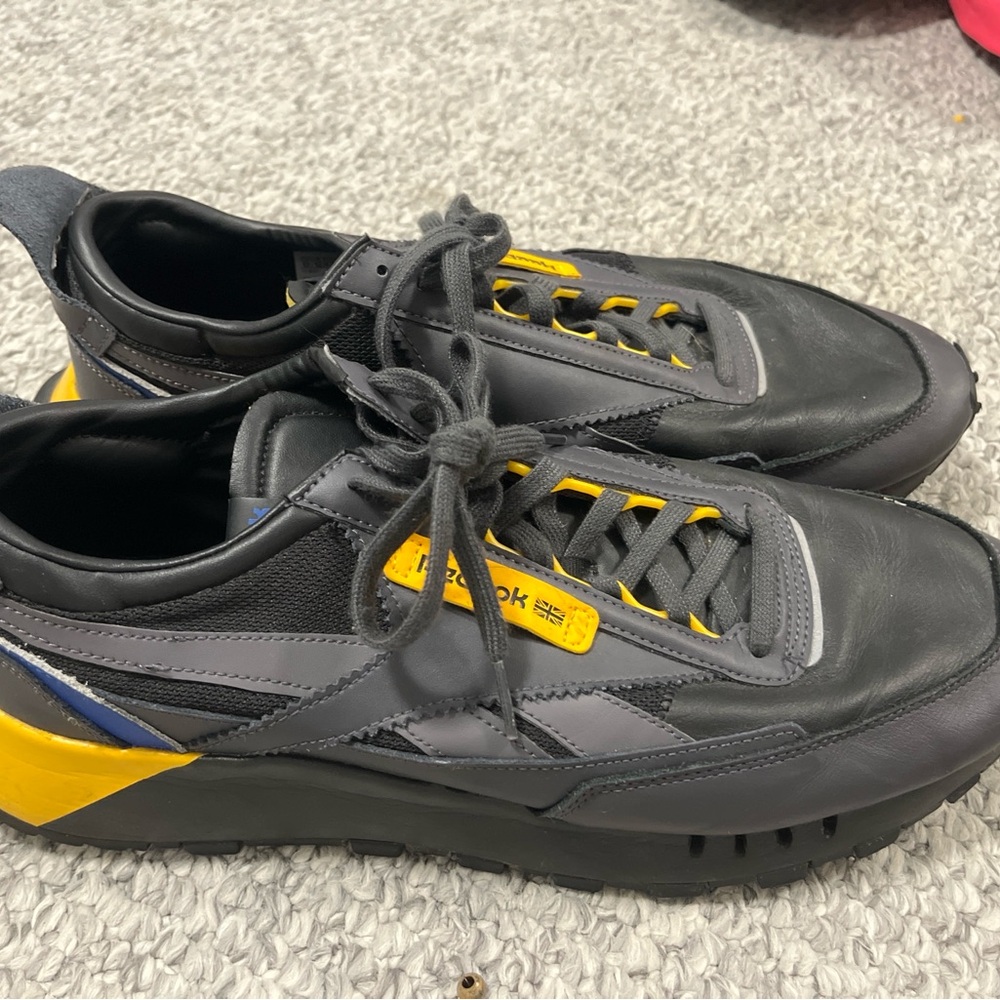 Reebok Men's Black and Yellow Sneakers